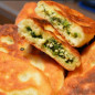 Жареные пирожки с яйцом, луком и зеленью