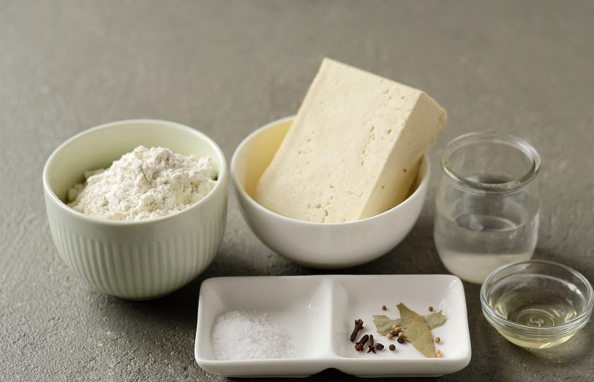 1. Этап. Постные хачапури: Подготовьте все ингредиенты. Для начинки предварительно замаринуйте тофу.