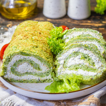Рулет из брокколи с творожным сыром