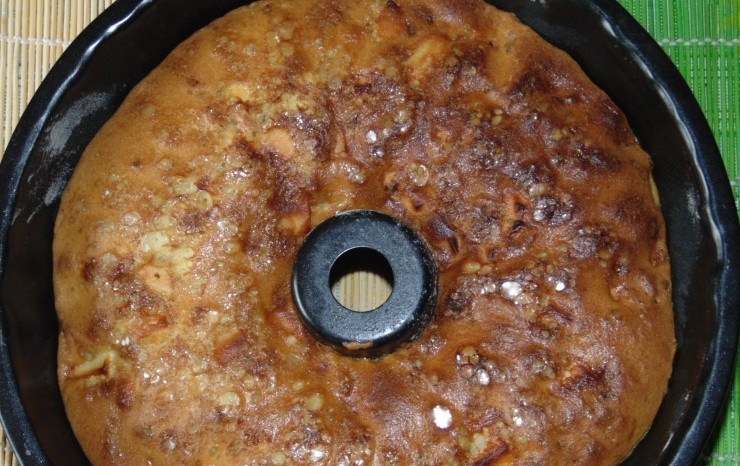 1. Этап. Шарлотка в аэрогриле: Запекайте шарлотку при 190 градусах в течение 1 часа.