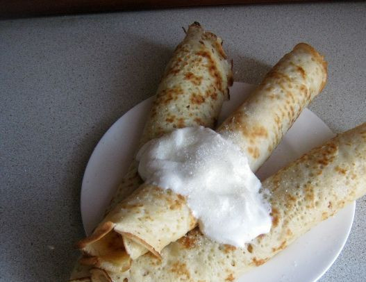 1. Этап. Блинчики на сухих дрожжах: 7. Подаем в теплом виде со сметаной или любым наполнителем.