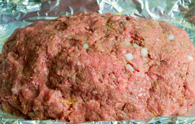 1. Этап. Мясной рулет с макаронами и сыром: 6. Теперь запекайте рулет 40 минут при 180 градусах в духовке.