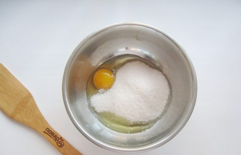 1. Этап. Торт Престиж: Добавьте сахар.