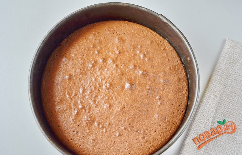 1. Этап. Торт 3 шоколада: 11. Готовый корж оставьте на ночь остывать, прикрыв полотенцем.