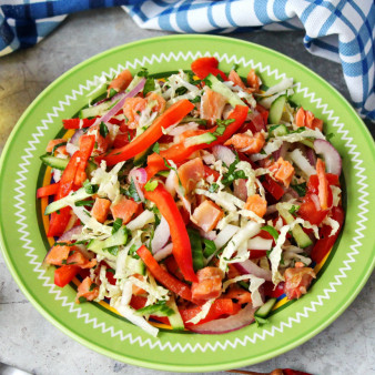 Салат с семгой и перцем