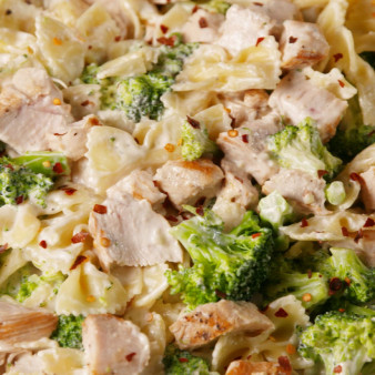 Creamy Chicken & Broccoli Bowties