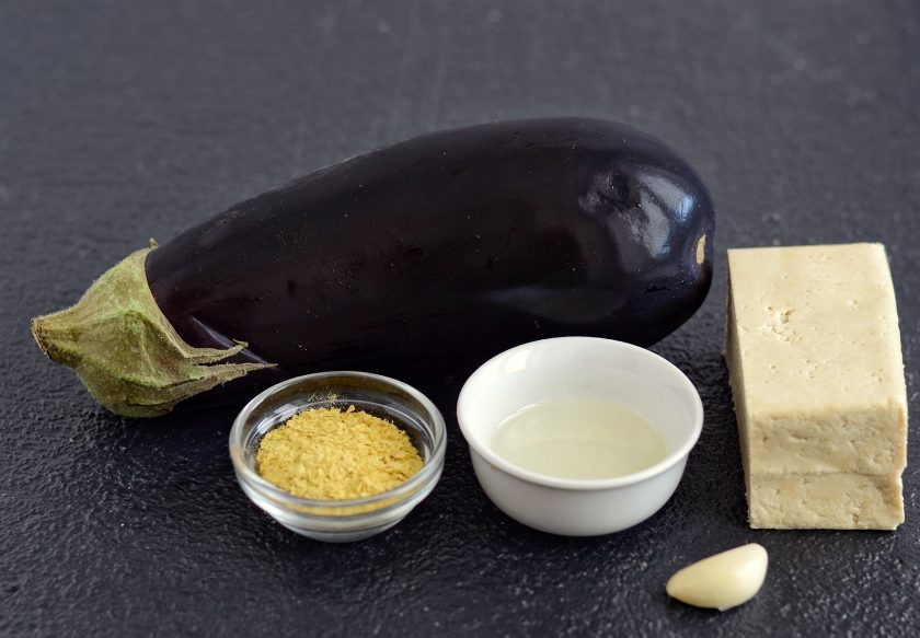 1. Этап. Паштет из баклажанов: Подготовьте все ингредиенты.