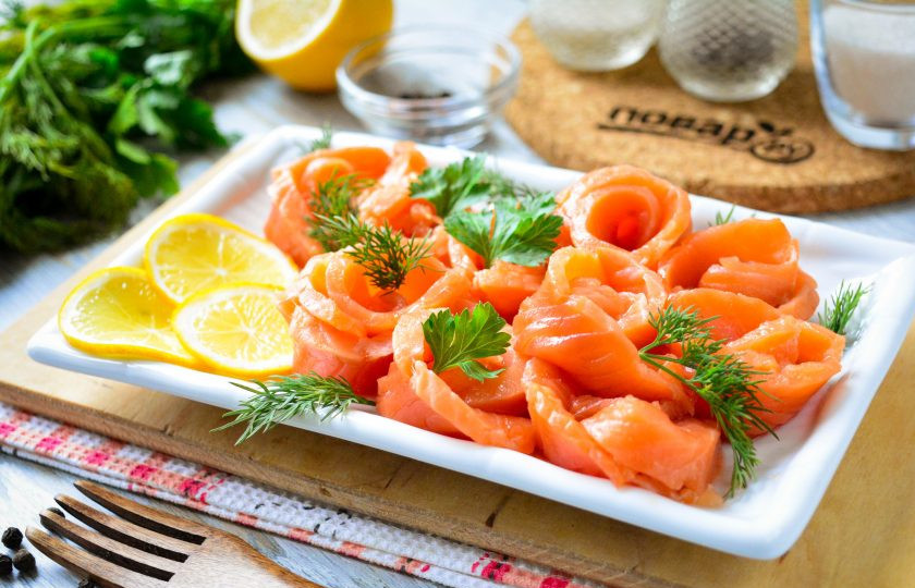 1. Этап. Соленая красная рыба: Готовую закуску подавайте к столу. Приятного аппетита!