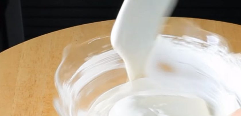 1. Этап. Трюфель (французский торт): 2. Сливки взбейте миксером до легкой пены. Слегка остывший шоколад соедините со сливками. Перелейте массу в подготовленную форму. Поставьте торт в холодильник на несколько часов.