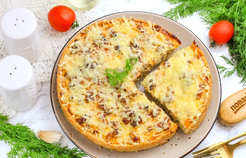 1. Этап. Пирог со свининой: Нарежьте пирог на части и подайте к столу с ароматным чаем или теплым молоком. Приятного аппетита!