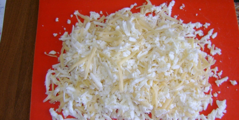 1. Этап. Ачма из лаваша в мультиварке: Сыр хорошо перемешайте.