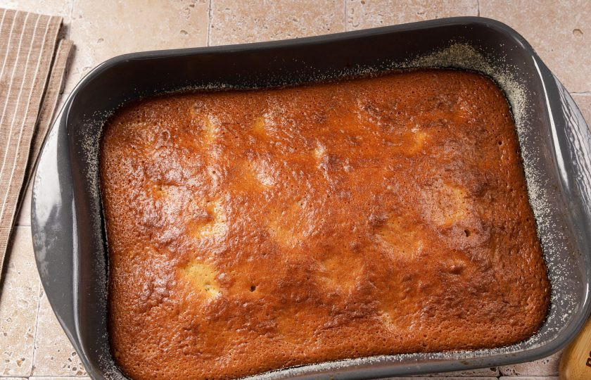 1. Этап. Заливной пирог с бананами: Заливной пирог с бананами готов. Пирог немного остудите, нарежьте и подавайте к столу.