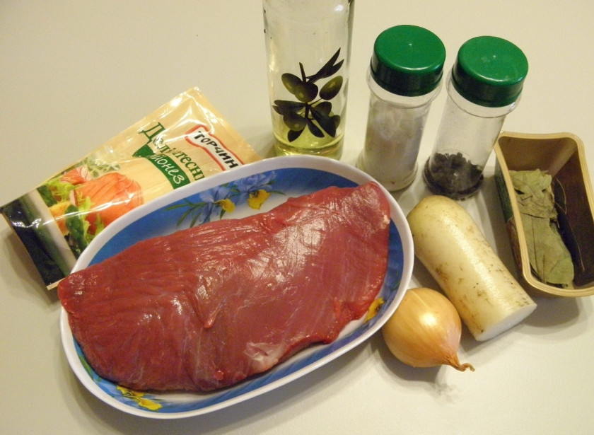 1. Этап. Салат Узбекистан с редькой: Подготовьте продукты для салата. В ингредиентах я указала количество продуктов на 3-4 порции, но готовила на двоих.