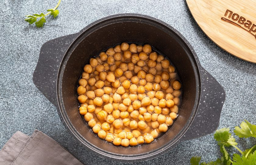 1. Этап. Тыквенный хумус: Промойте нут, залейте чистой водой и варите около 90 минут до готовности.