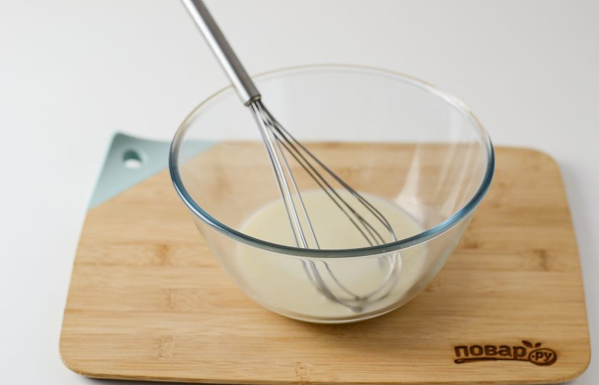 1. Этап. Овсяные оладьи: Смешайте молоко с яблочным уксусом. Оставьте на 5-7 минут.