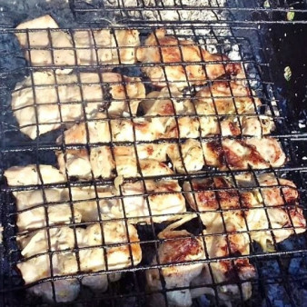 Грудинка в горчичном маринаде на углях