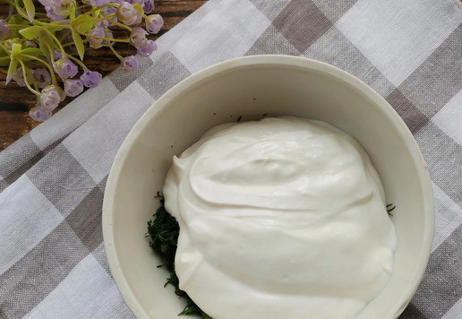 1. Этап. Сметанно-ореховый соус: Добавить сметану,