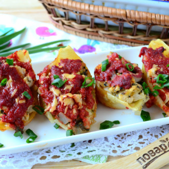 Фаршированные ракушки Курица в шпинате