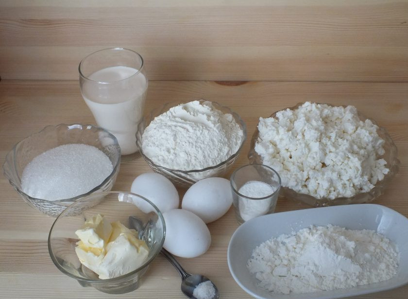 1. Этап. Творожный заливной пирог: Подготовьте необходимые ингредиенты.