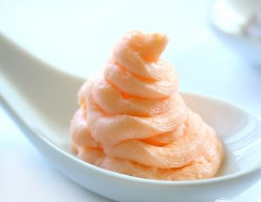 1. Этап. Пунш Летающий остров: 4. Добавить в чашу шербет и колотый лед (нужны мелкие кусочки).