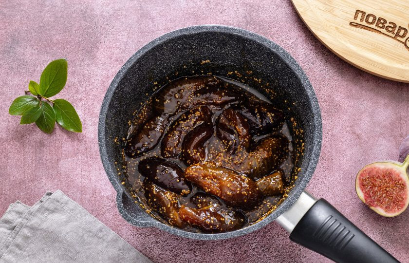 1. Этап. Варенье из инжира: Проварите инжир так еще 1-2 раза до желаемой густоты.