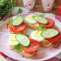 Бутерброды с яйцом и огурцом