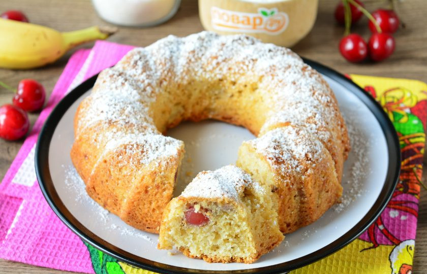 1. Этап. Кекс с черешней и бананом: Кекс остудите и присыпьте сахарной пудрой. Подавайте к столу. Приятного аппетита!