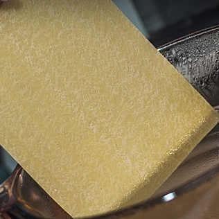 1. Этап. Лазанья с баклажанами: 5. Отварите листы лазаньи согласно указаниям на их упаковке.