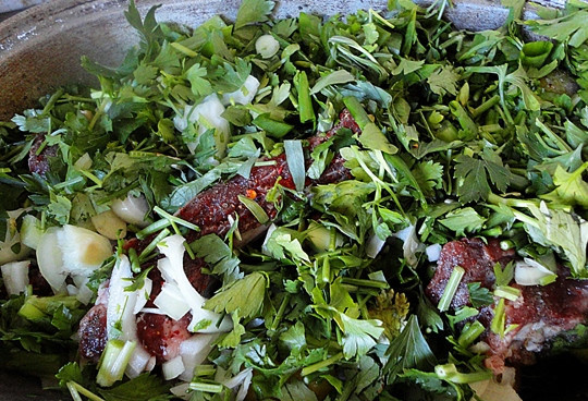 1. Этап. Чакапули из телятины: Засыпаем второй слой зелени.