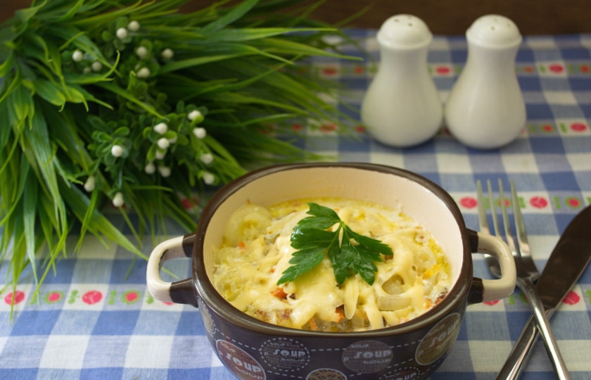 1. Этап. Драники в горшочках с мясом: Подаем к столу сразу горячими.