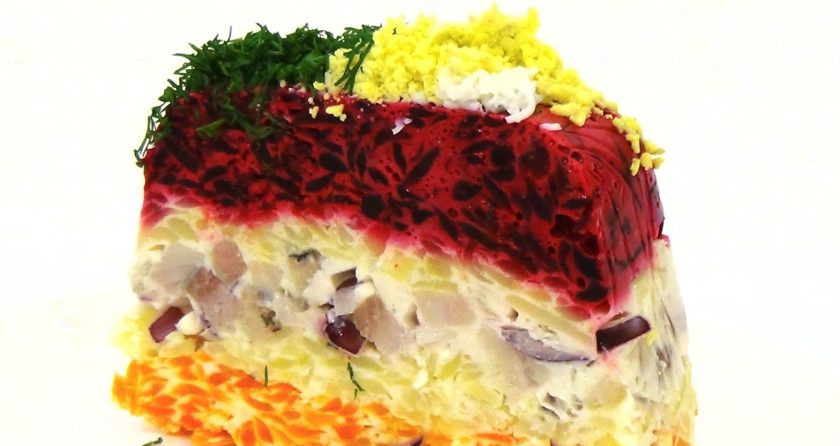 1. Этап. Салат Шуба в желе: 5. Сверху выложите морковь. Накройте форму пищевой пленкой и поставьте в холодильник минимум на 4 часа. Приятного аппетита!