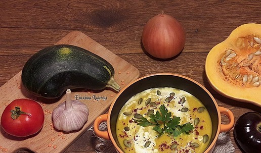 1. Этап. Чечевично-тыквенный суп с кабачком: Суп готов! Разливаем по тарелкам, украшаем!