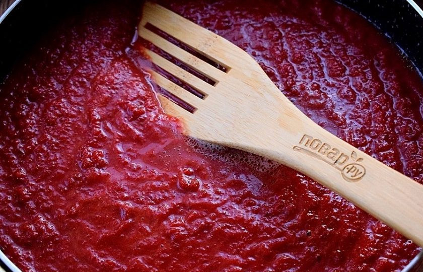 1. Этап. Свекольно-тыквенный суп: Переместите в чашу блендера и взбейте до состояния пюре. Верните в сотейник или сковороду, проварите еще 5 минут, снимите с огня.