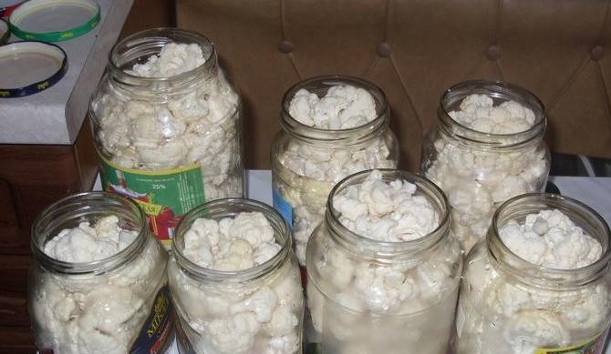 1. Этап. Цветная капуста консервированная: Банки залить кипятком на три минуты.