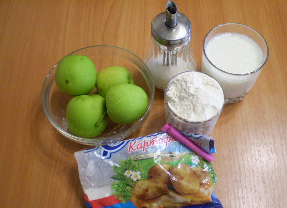 1. Этап. Фрукты в кляре: Подготовим продукты. Яблоки и кефир нужно заранее охладить.