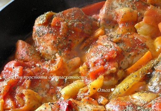 1. Этап. Оссобуко из курицы: Доведите до кипения, посыпьте базиликом, тимьяном и лавровым листом (или добавьте поломанный на 2-3 части целый лист). Накройте крышкой, тушите на слабом огне 25-30 минут до готовности курицы.