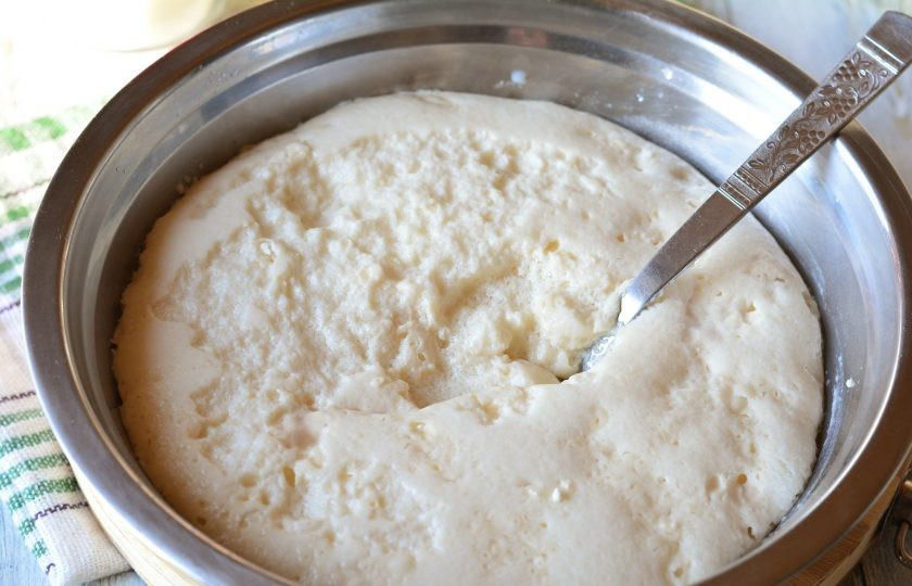 1. Этап. Пышный кулич: Опара к этому времени поднялась, она полностью готова для приготовления куличей.