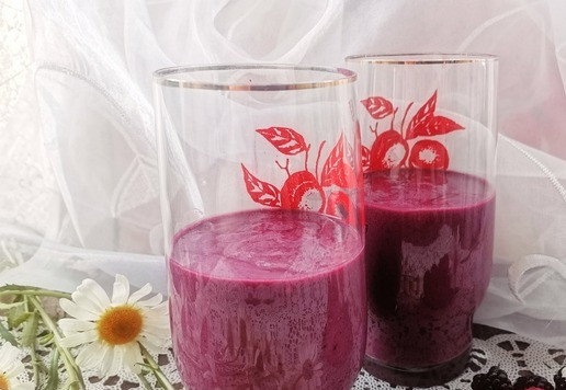 1. Этап. Смузи Мишкина ягода: Разлить в стаканы. Густоту смузи регулируйте по своему вкусу.