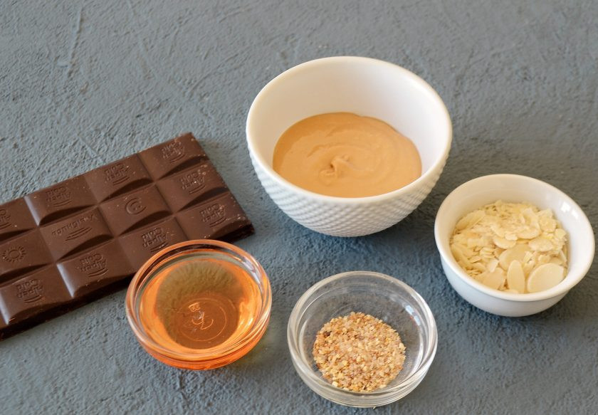 1. Этап. Конфеты с арахисовой пастой: Подготовьте все ингредиенты.