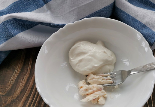 1. Этап. Сметанно-сырный соус: Добавить сметану,