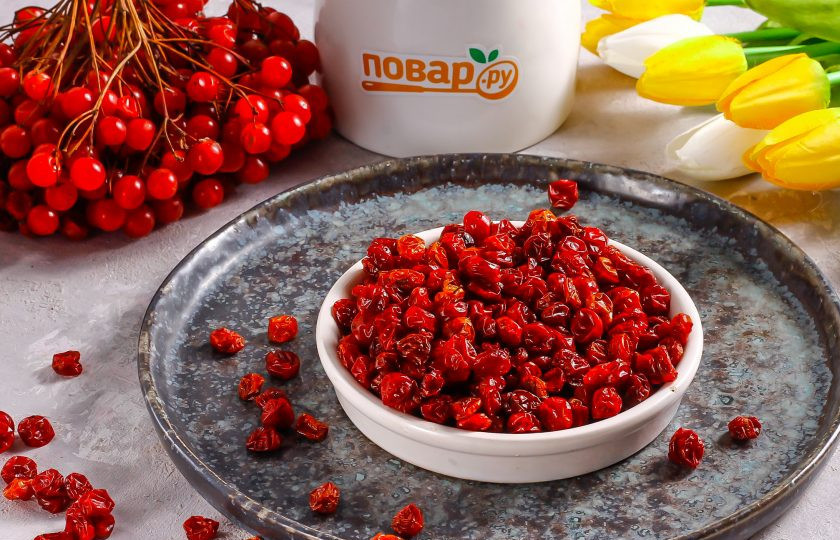 1. Этап. Сушка калины: Сушеную калину храните в бумажном пакете в сухом прохладном месте.