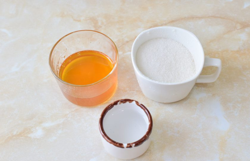 1. Этап. Медовые леденцы: Для приготовления леденцов подготовьте необходимые ингредиенты.