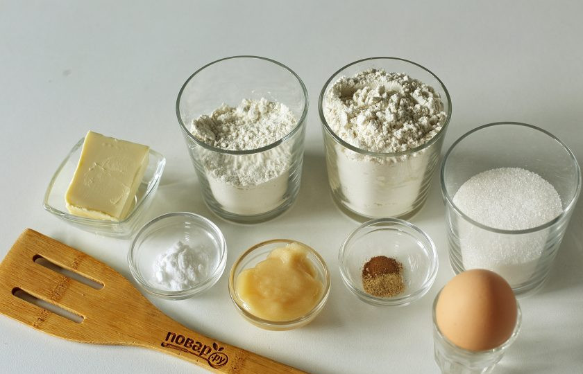 1. Этап. Медовые пряники на пару: Подготовьте все ингредиенты.