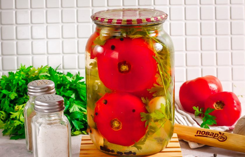 1. Этап. Розовые помидоры на зиму: Перенесите в кладовую или подвал до зимы.