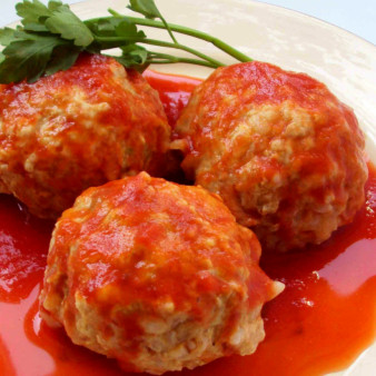 Котлеты из фарша с подливой