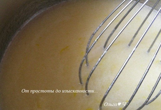 1. Этап. Дынно-лимонный курд: Поставьте смесь на небольшой огонь, нагревайте, помешивая.