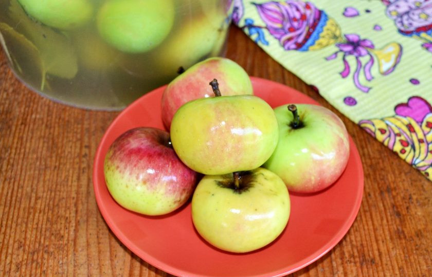 1. Этап. Моченые яблоки с медом: Обязательно попробуйте приготовить моченые яблоки с медом!