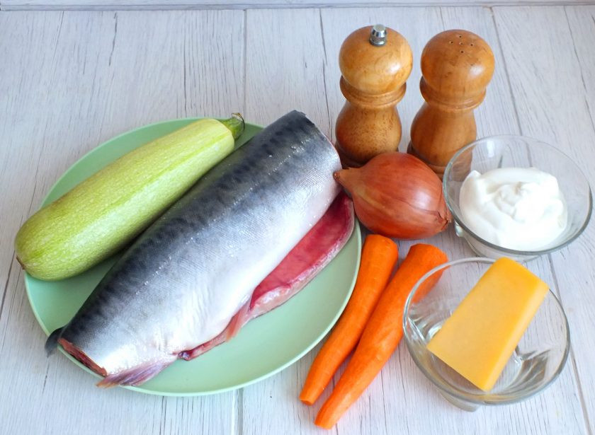 1. Этап. Горбуша с кабачком в духовке: Подготовьте необходимые ингредиенты.