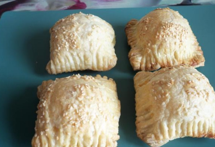 1. Этап. Слойки из готового дрожжевого теста: Приятного аппетита!