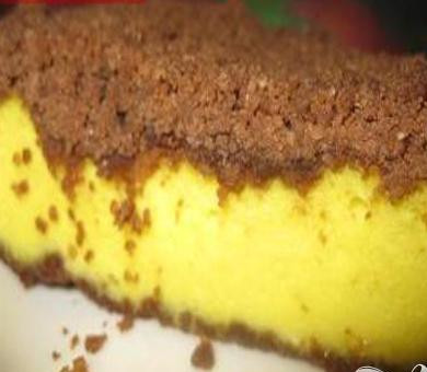 1. Этап. Творожная запеканка в шоколадном штрейзеле: 4. Минут на сорок пять форму для запекания отправляем в аэрогриль (или разогретый духовой шкаф). Температуру устанавливаем двести пять градусов, скорость вентилятора средняя, ставим на среднюю решетку. После того как творожная запеканка будет готова, вытаскиваем ее и перекладываем на блюдо, даем немного остыть.